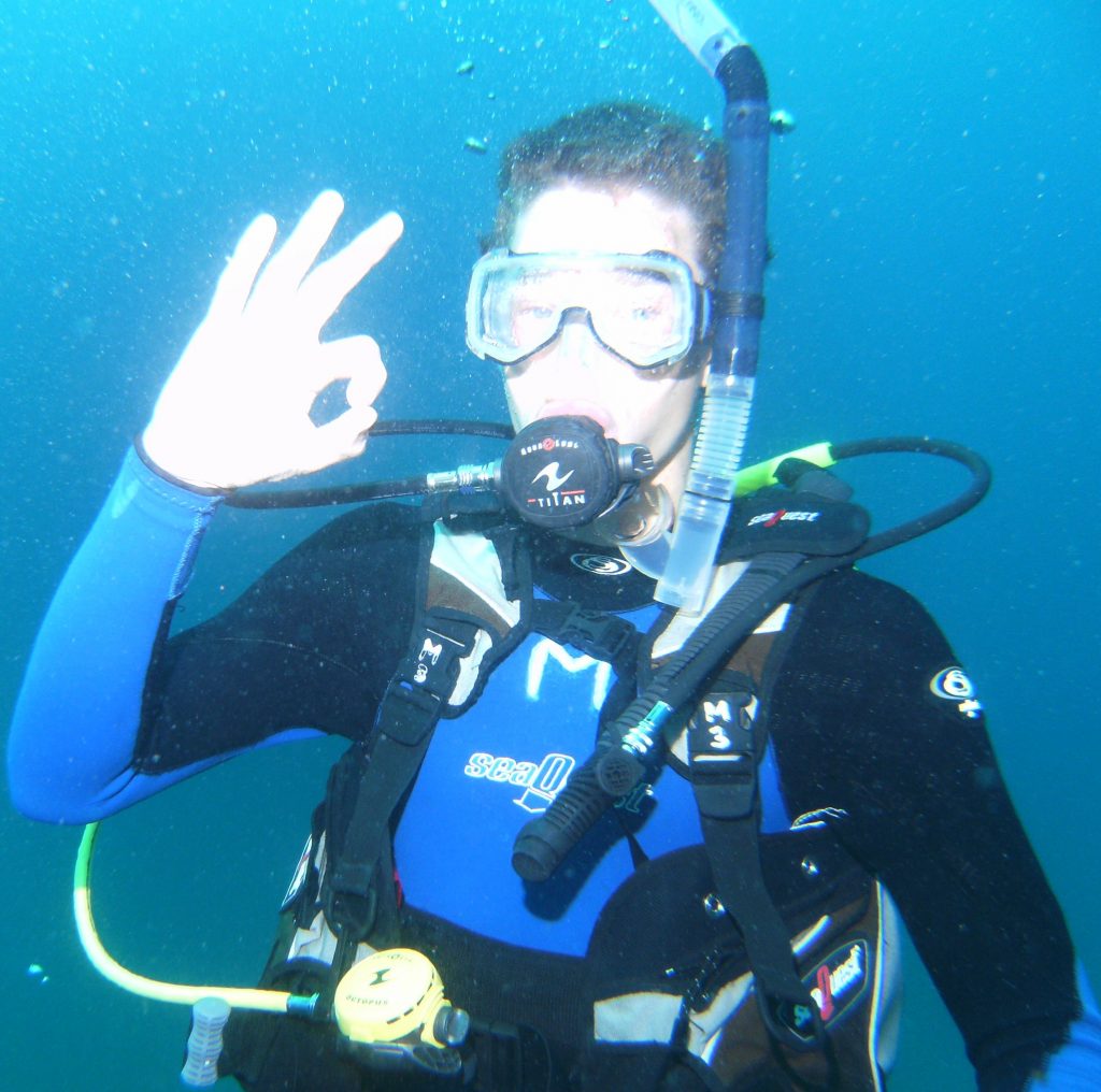 diver waving