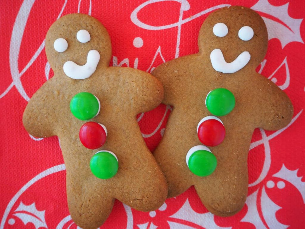 2 gingerbread-men