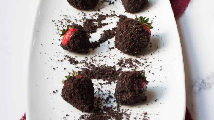 Image for Chocolate Oreo Covered Strawberries {with milk or dark chocolate}