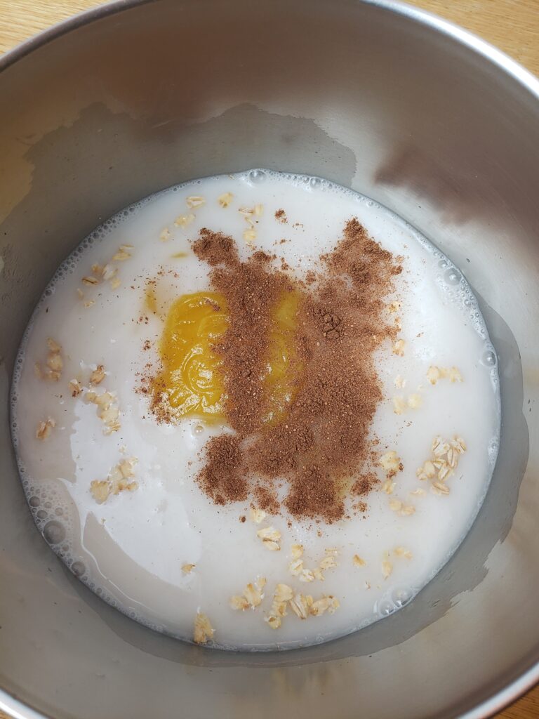 water, milk, oats, pumpkin pie spice in saucepan